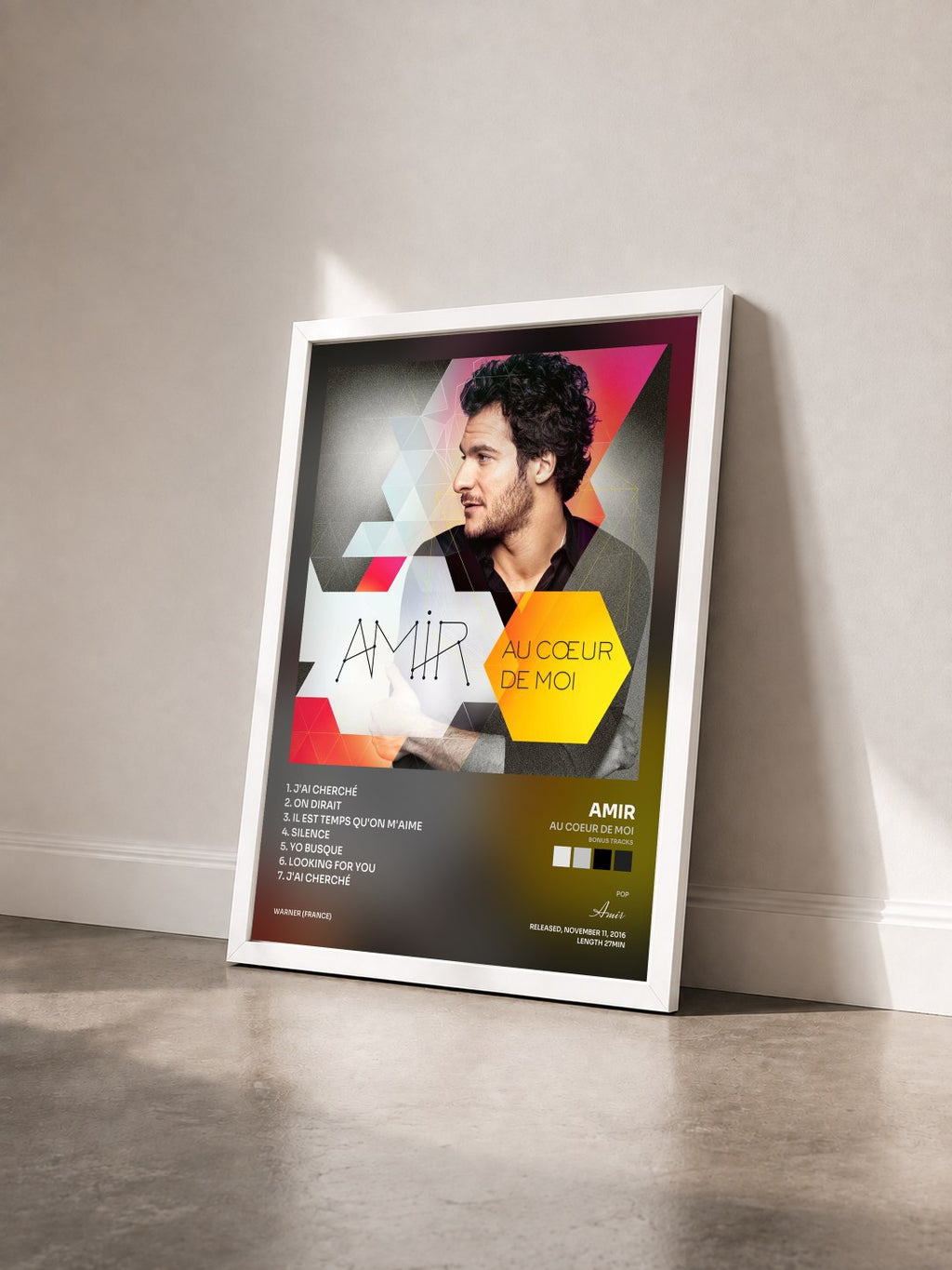 #blanc Tableau de l'album Au coeur de moi (Bonus Tracks) de Amir vu de trois quarts, cadre blanc