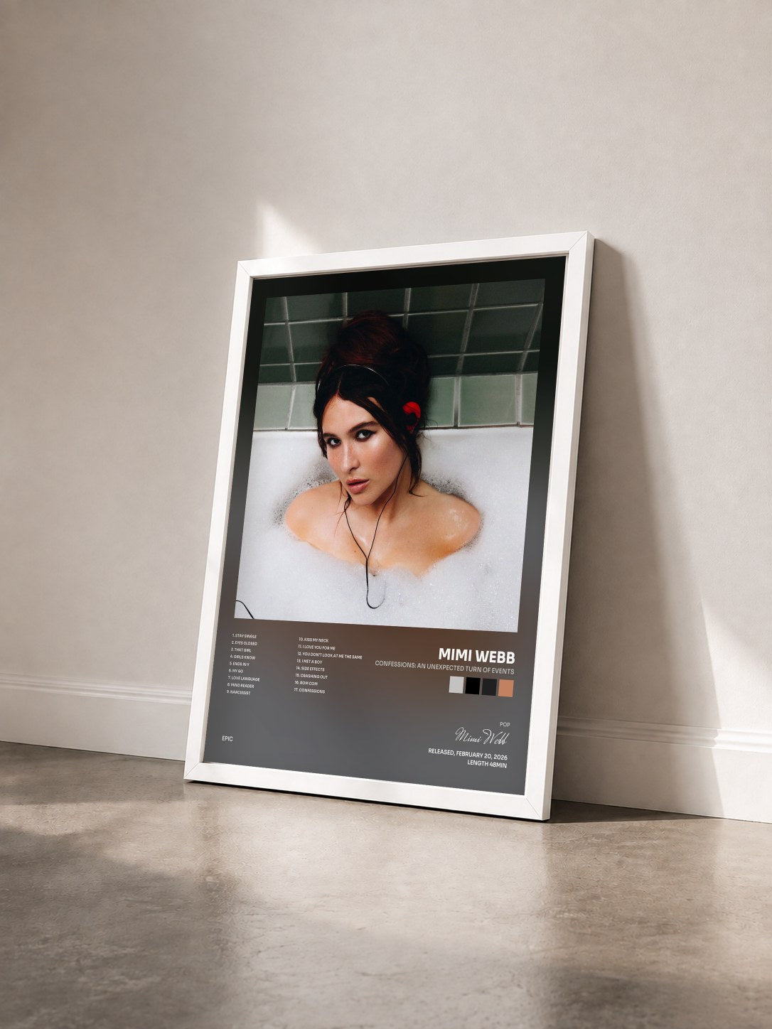 #blanc Tableau de l'album Confessions: An Unexpected Turn of Events de Mimi Webb vu de trois quarts, cadre blanc
