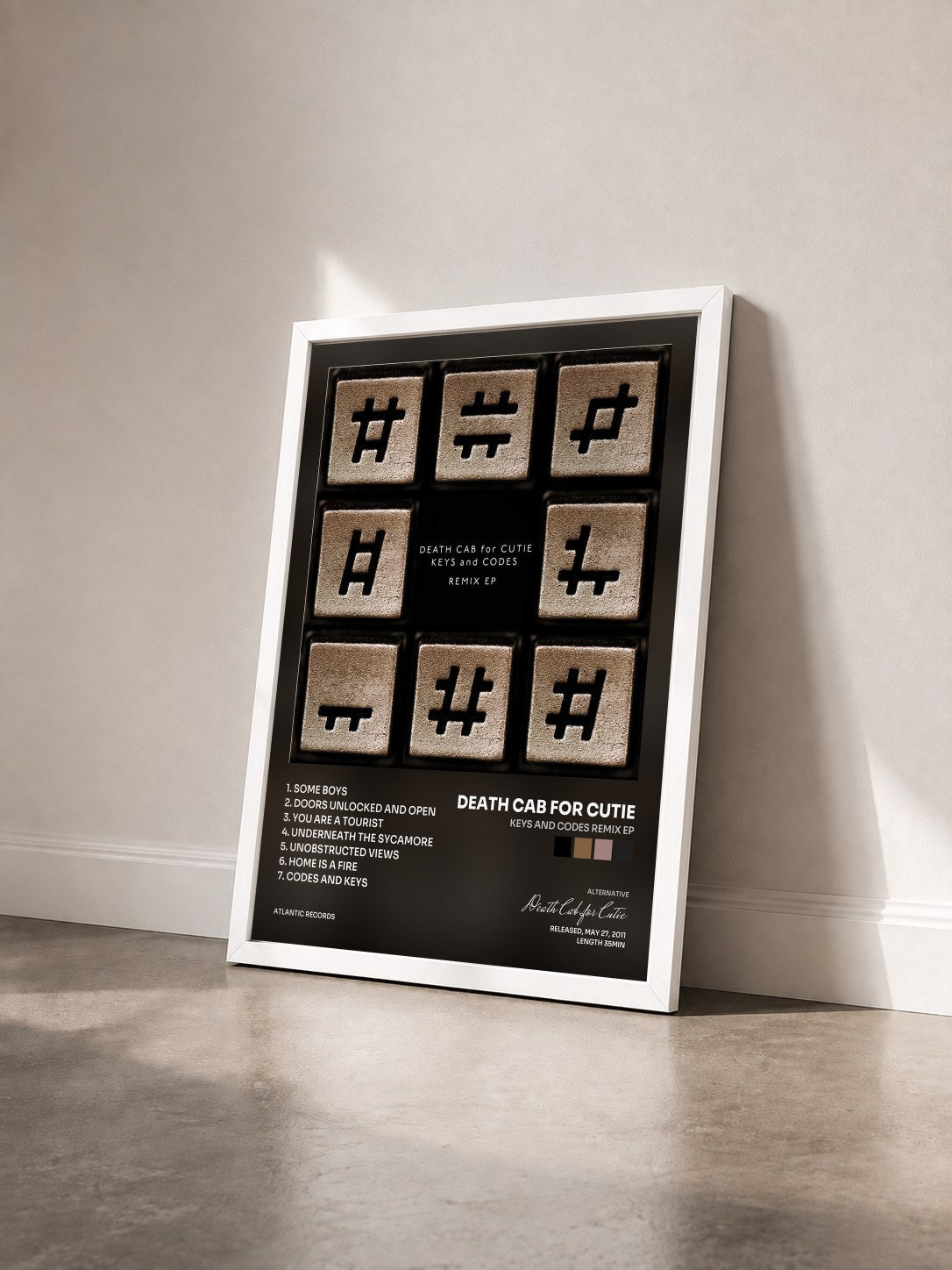 #blanc Tableau de l'album Keys and Codes Remix EP de Death Cab for Cutie vu de trois quarts, cadre blanc