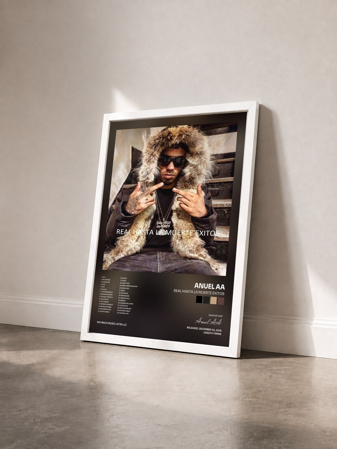#blanc Tableau de l'album Real Hasta la Muerte Exitos de Anuel AA vu de trois quarts, cadre blanc