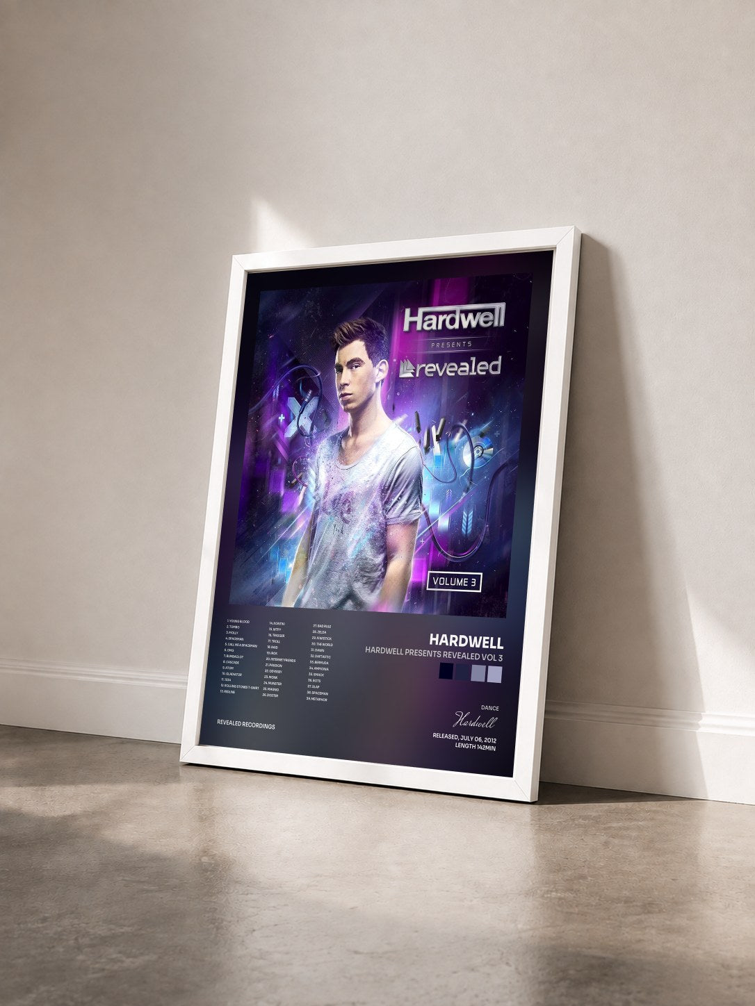#blanc Tableau de l'album Hardwell Presents Revealed Vol 3 de Hardwell vu de trois quarts, cadre blanc