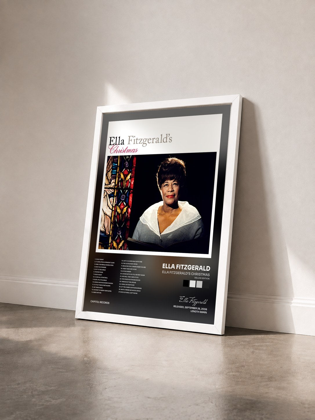 #blanc Tableau de l'album Ella Fitzgerald's Christmas (Deluxe Edition) de Ella Fitzgerald vu de trois quarts, cadre blanc