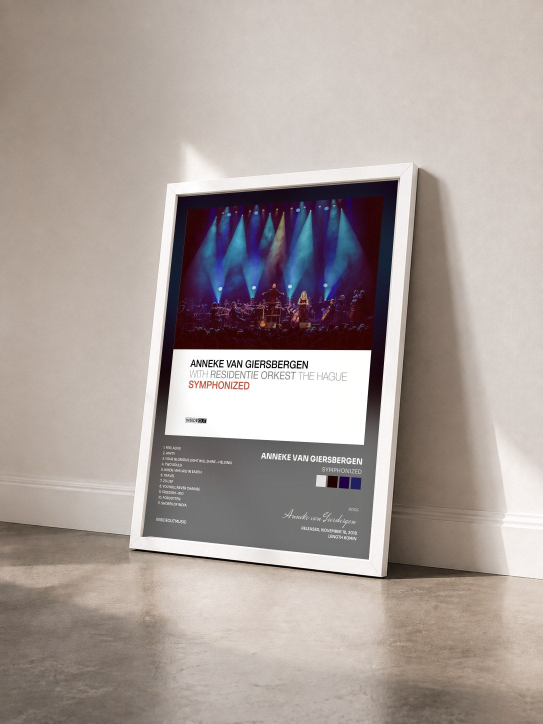 #blanc Tableau de l'album Symphonized de Anneke van Giersbergen vu de trois quarts, cadre blanc