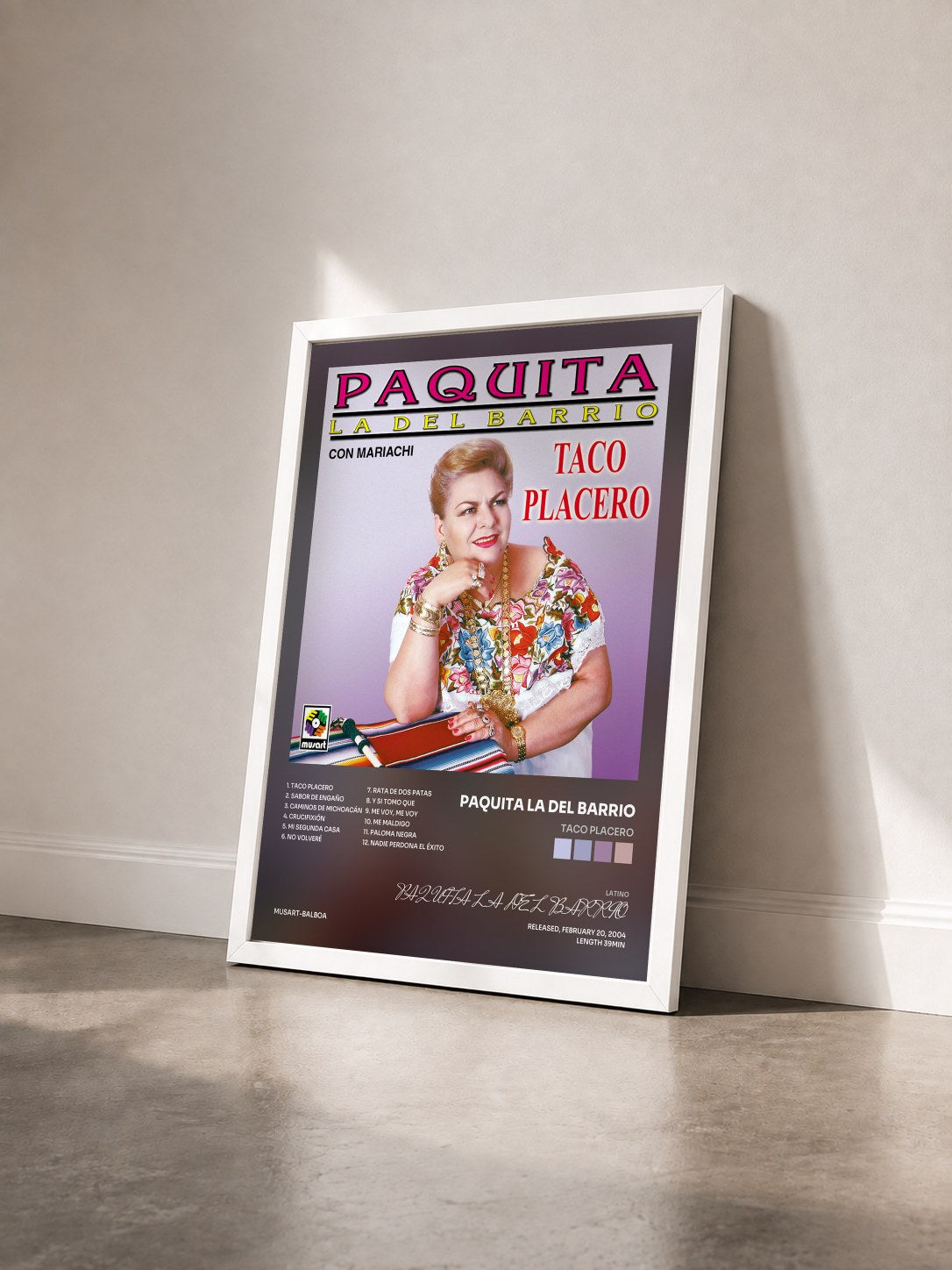 #blanc Tableau de l'album Taco Placero de PAQUITA LA DEL BARRIO vu de trois quarts, cadre blanc