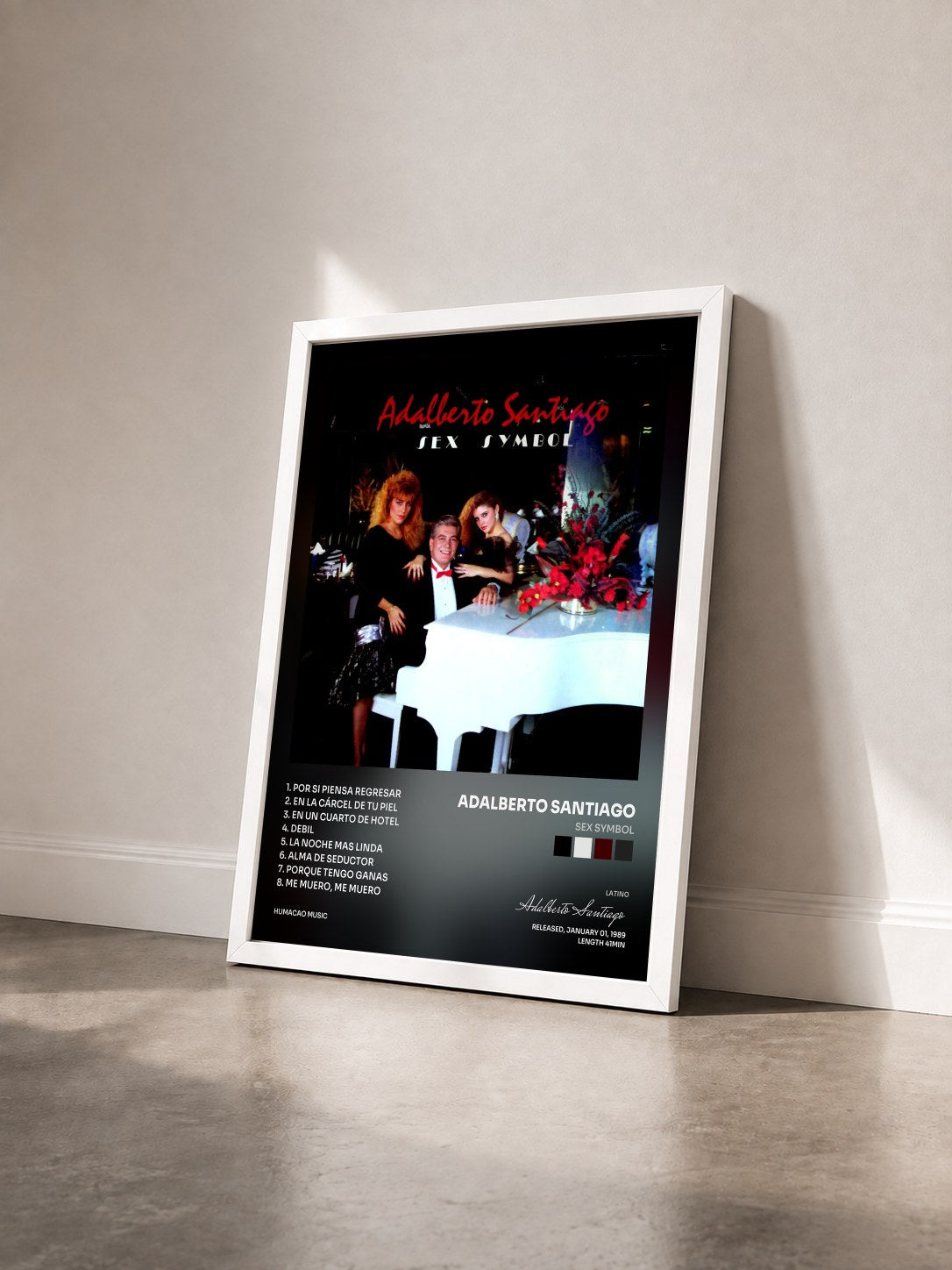 #blanc Tableau de l'album Sex Symbol de Adalberto Santiago vu de trois quarts, cadre blanc