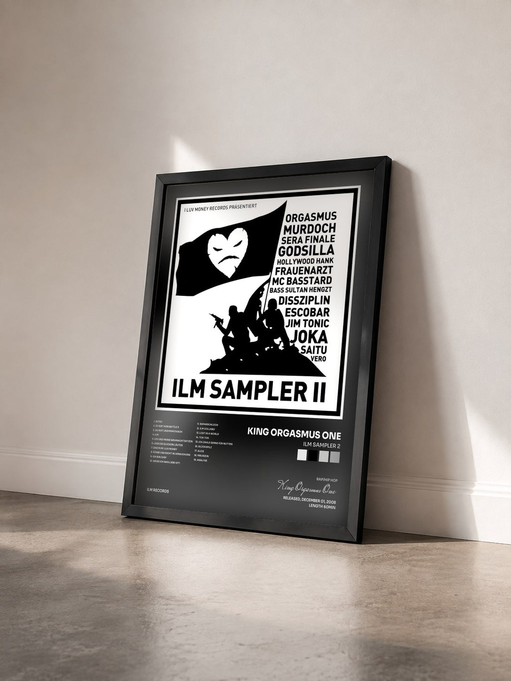 #noir Tableau de l'album ILM Sampler 2 de King Orgasmus One vu de trois quarts, cadre noir