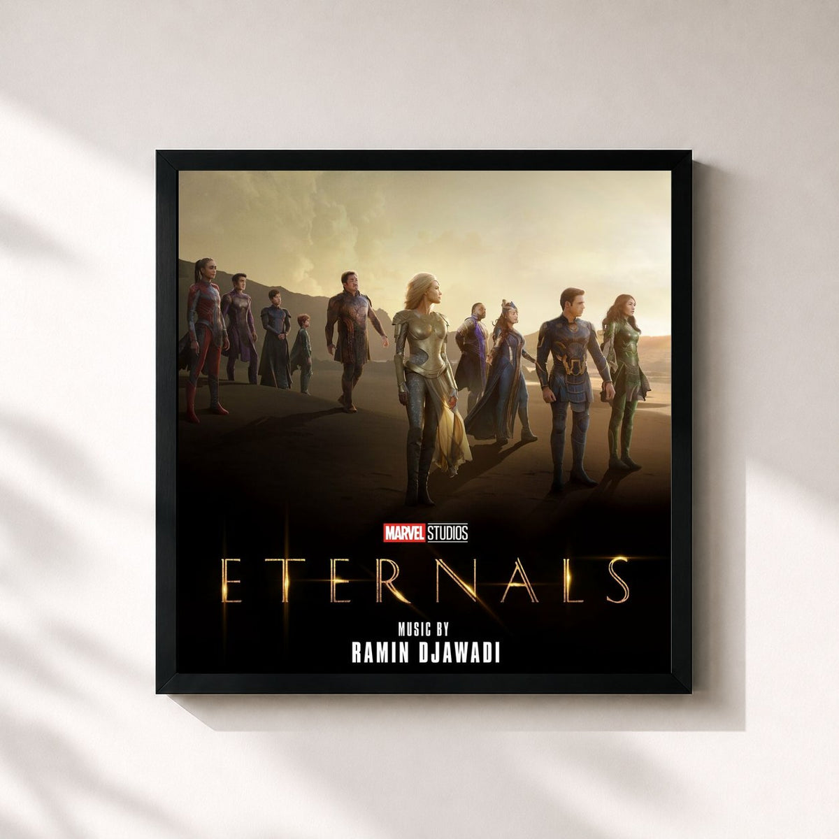 #noir Tableau carré de l'album Eternals (Original Motion Picture Soundtrack) de Ramin Djawadi, cadre noir 32x32 cm