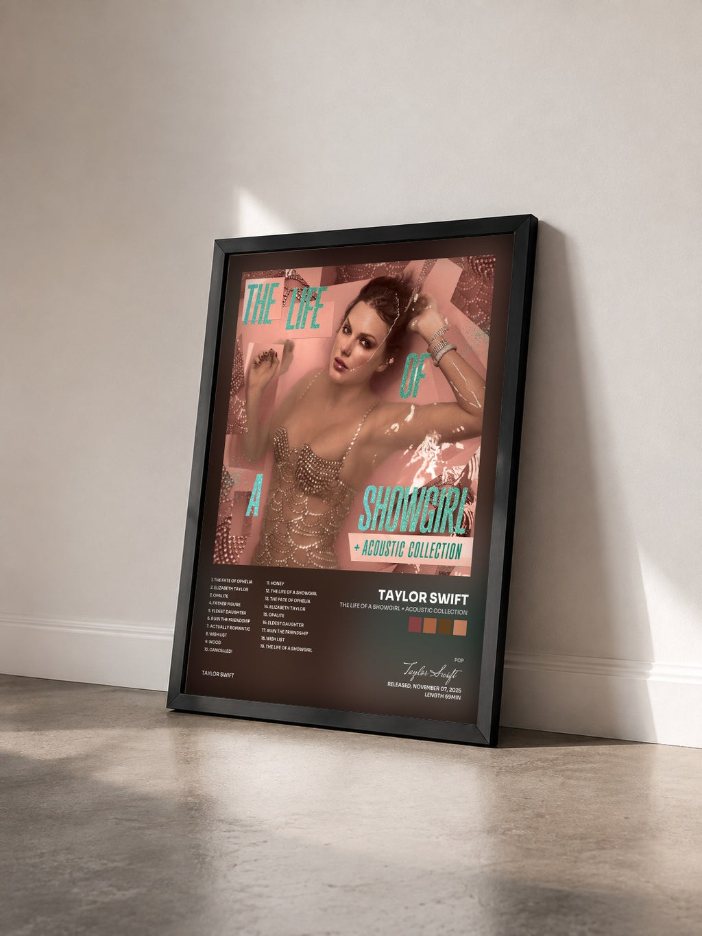 #noir Tableau de l'album The Life of a Showgirl + Acoustic Collection de Taylor Swift vu de trois quarts, cadre noir