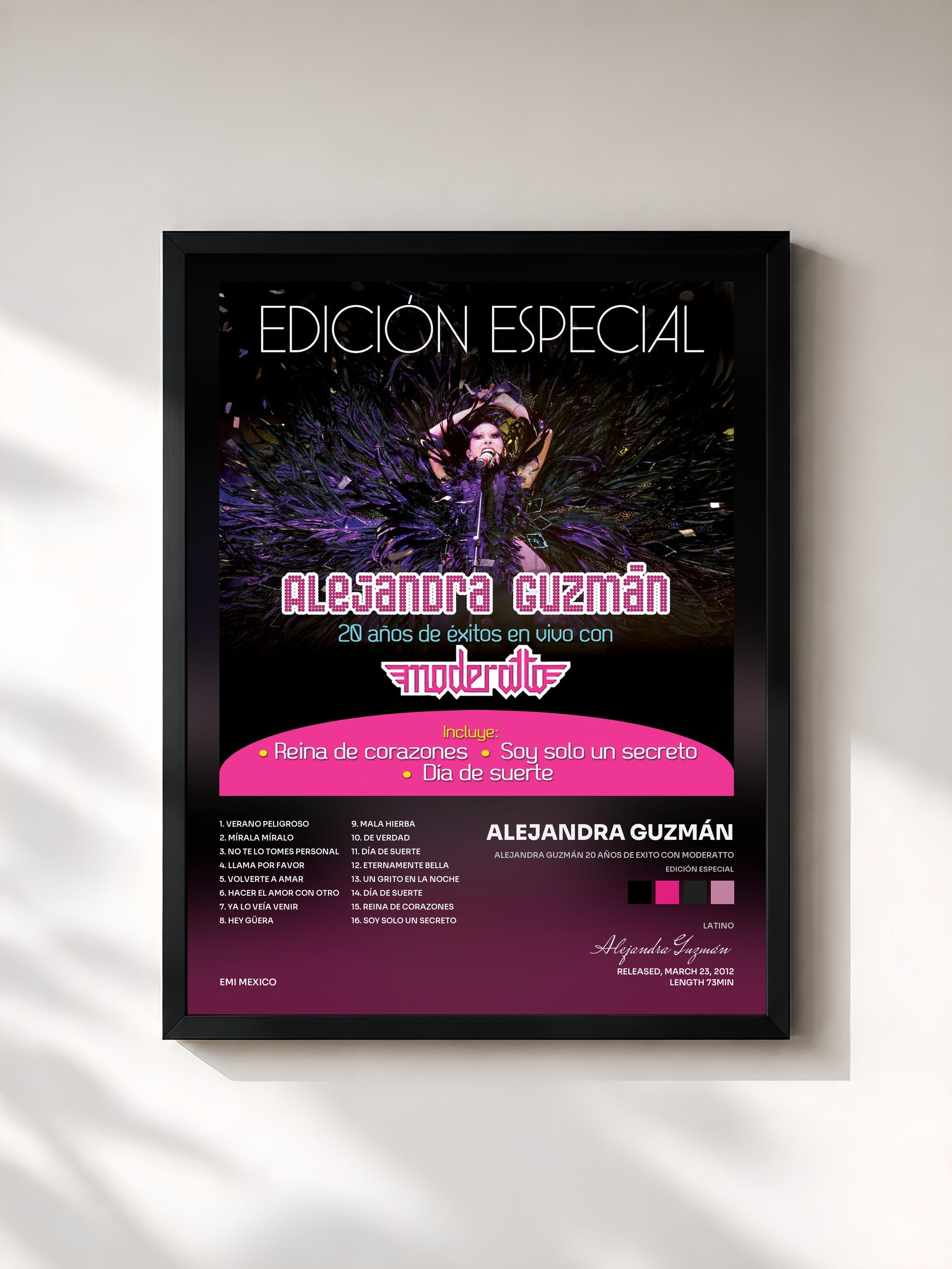 #noir Tableau de l'album Alejandra Guzmán 20 Años De Exito Con Moderatto (Edición Especial) de Alejandra Guzmán, cadre noir, imprimé et encadré en France