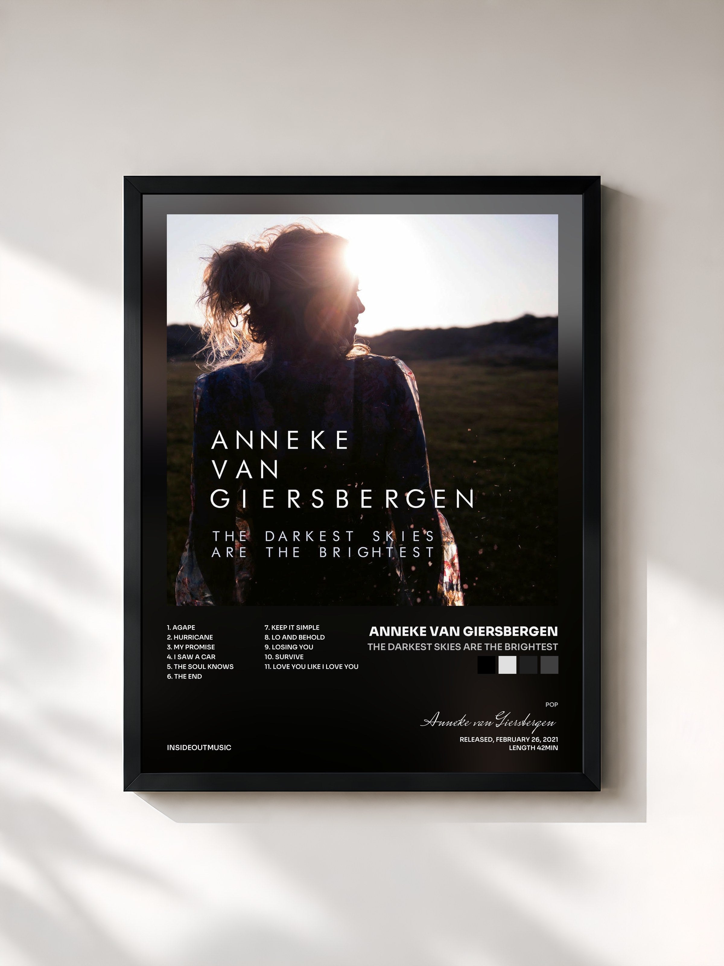#noir Tableau de l'album The Darkest Skies Are The Brightest de Anneke van Giersbergen, cadre noir, imprimé et encadré en France