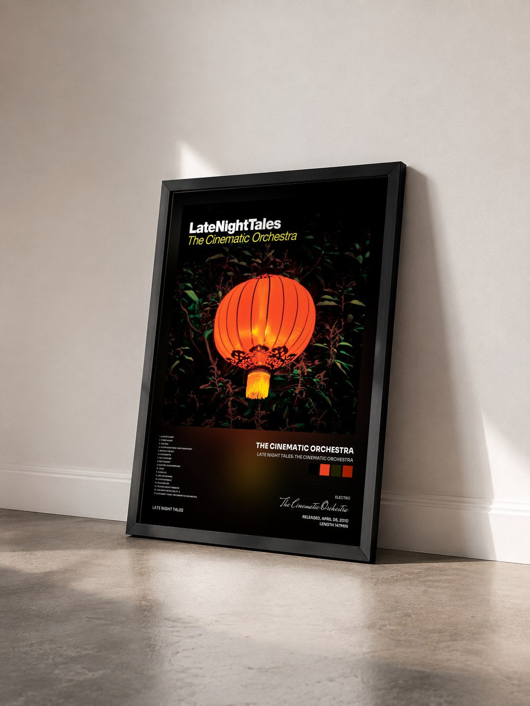 #noir Tableau de l'album Late Night Tales: The Cinematic Orchestra de The Cinematic Orchestra vu de trois quarts, cadre noir