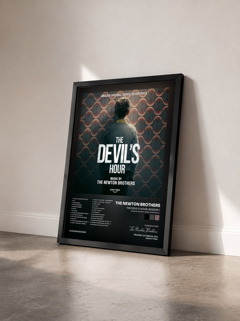 #noir Tableau de l'album The Devil's Hour: Season 1 (Amazon Original Series Soundtrack) de The Newton Brothers vu de trois quarts, cadre noir