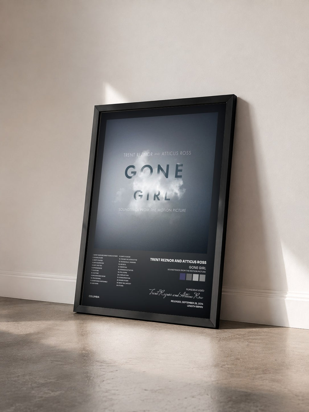 #noir Tableau de l'album Gone Girl (Soundtrack from the Motion Picture) de Trent Reznor and Atticus Ross vu de trois quarts, cadre noir