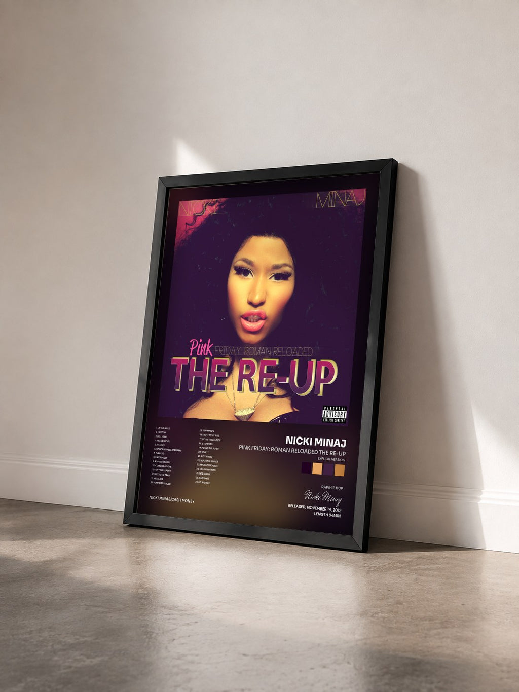 #noir Tableau de l'album Pink Friday: Roman Reloaded The Re-Up (Explicit Version) de Nicki Minaj vu de trois quarts, cadre noir