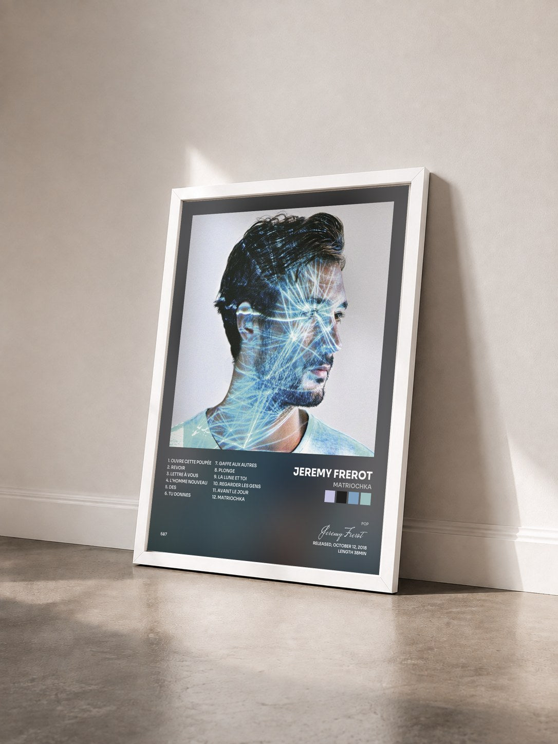 #blanc Tableau de l'album Matriochka de Jeremy Frerot vu de trois quarts, cadre blanc