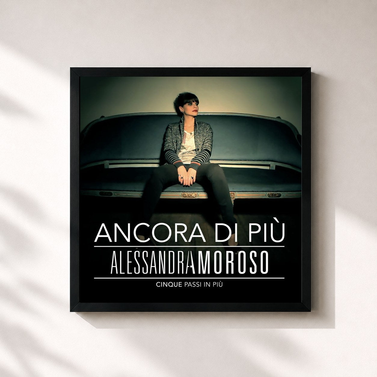 #noir Tableau carré de l'album Ancora di Più - Cinque Passi in Più de Alessandra Amoroso, cadre noir 32x32 cm