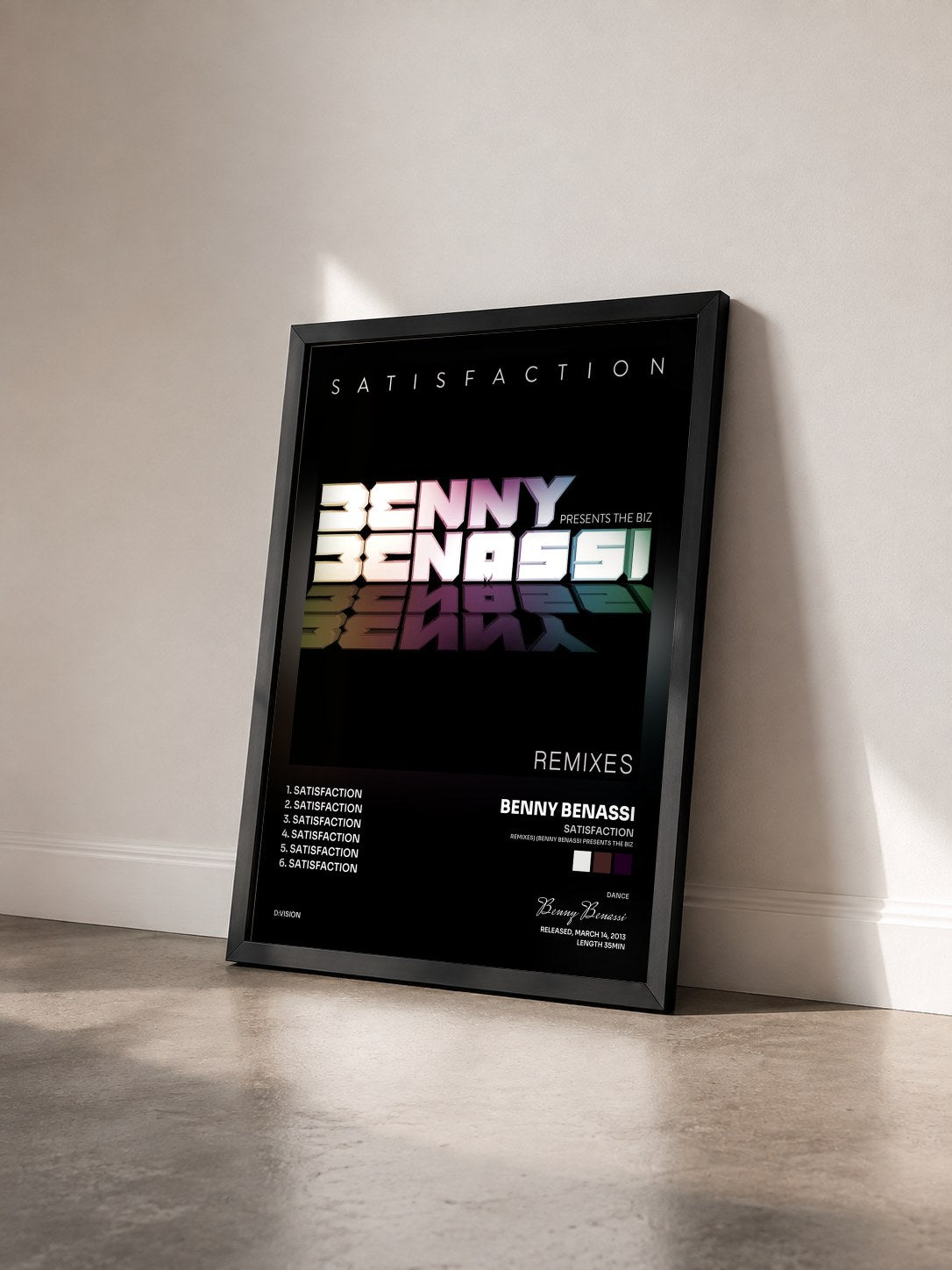 #noir Tableau de l'album Satisfaction (Remixes) (Benny Benassi Presents The Biz) de Benny Benassi vu de trois quarts, cadre noir