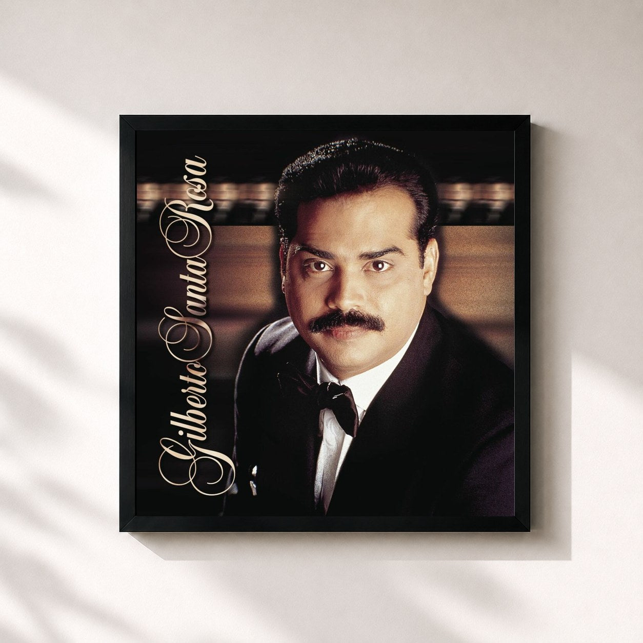 #noir Tableau carré de l'album Perdoname...¡Exitos! de Gilberto Santa Rosa, cadre noir 32x32 cm