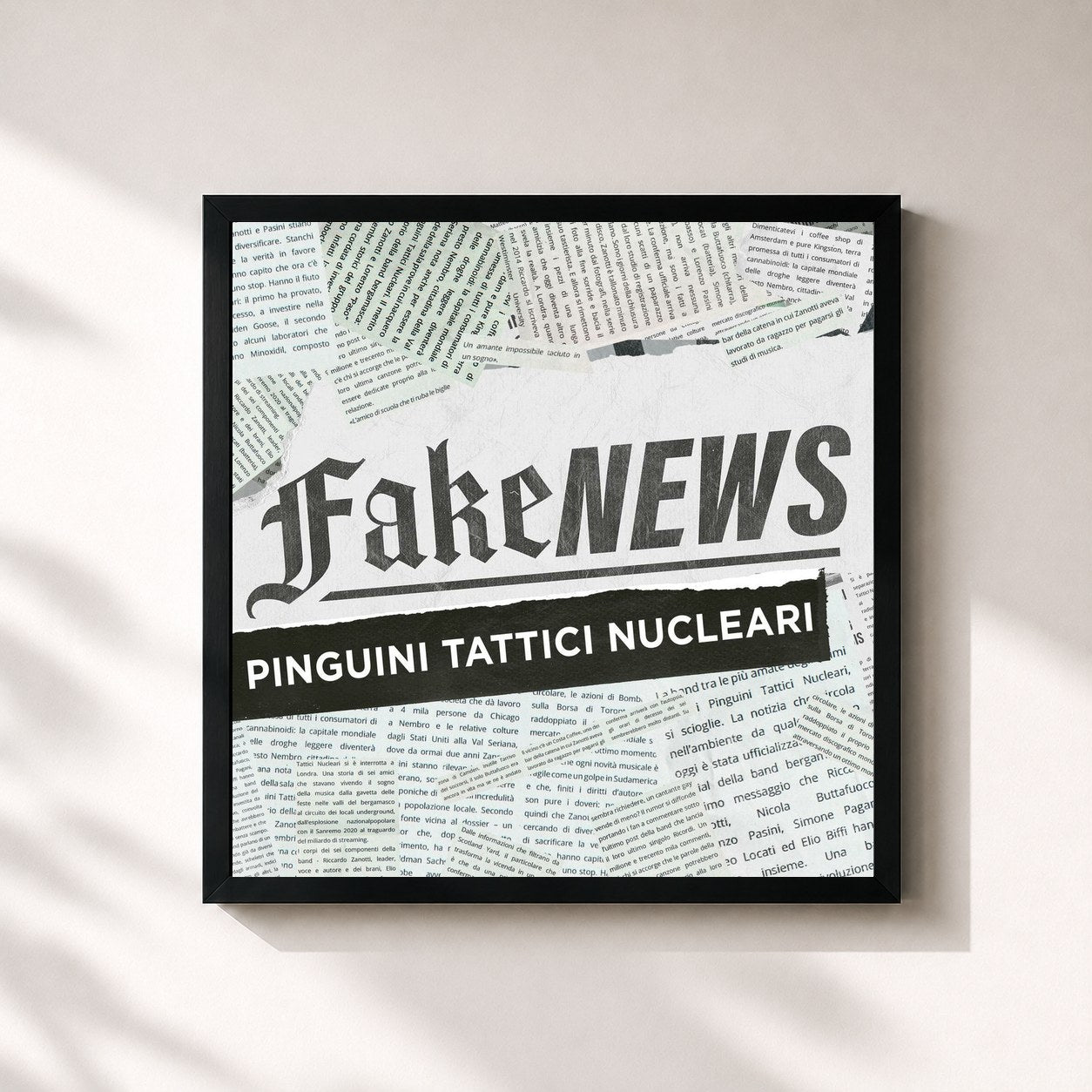 #noir Tableau carré de l'album Fake News de Pinguini Tattici Nucleari, cadre noir 32x32 cm