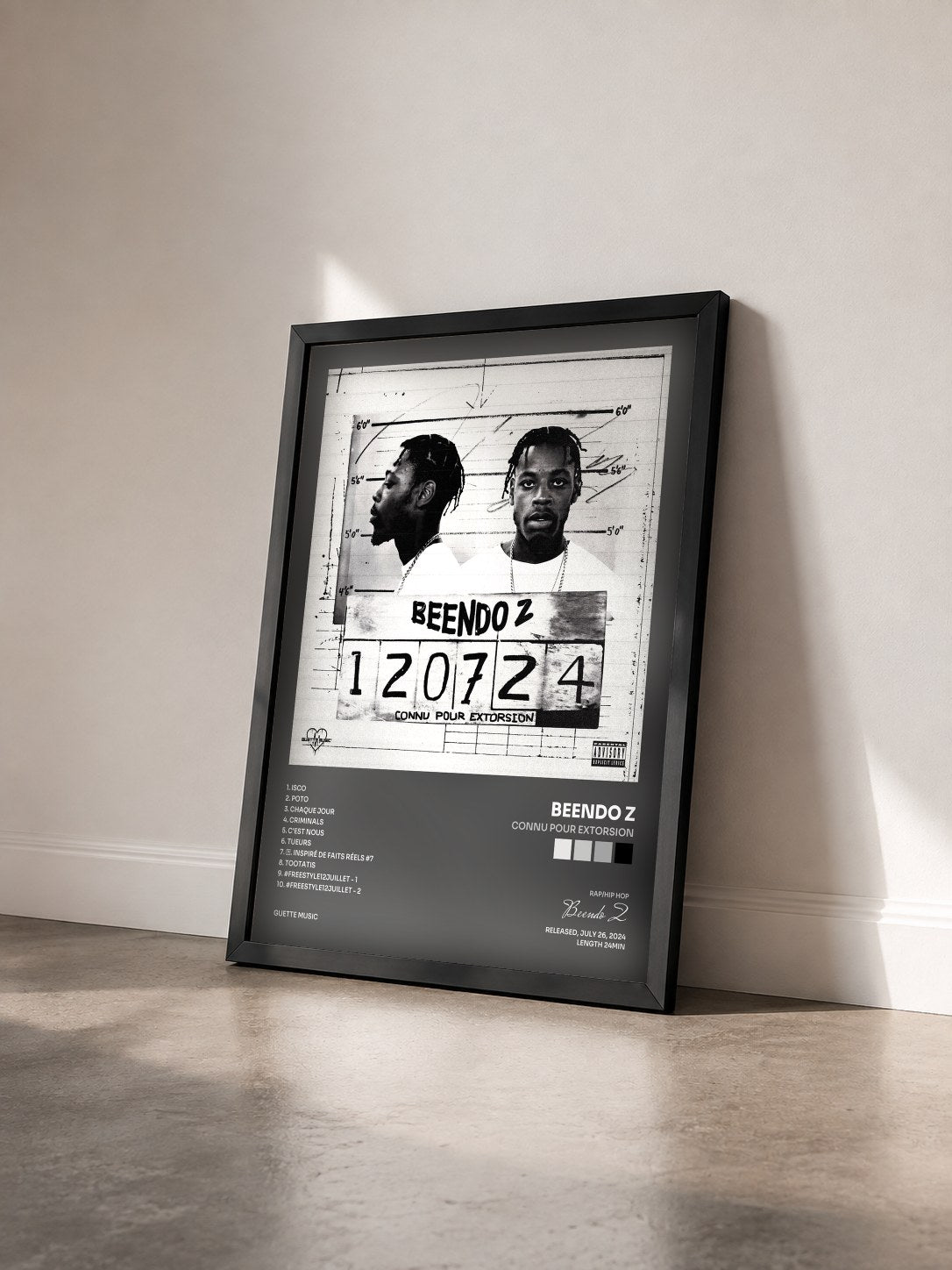 #noir Tableau de l'album CONNU POUR EXTORSION de Beendo Z vu de trois quarts, cadre noir