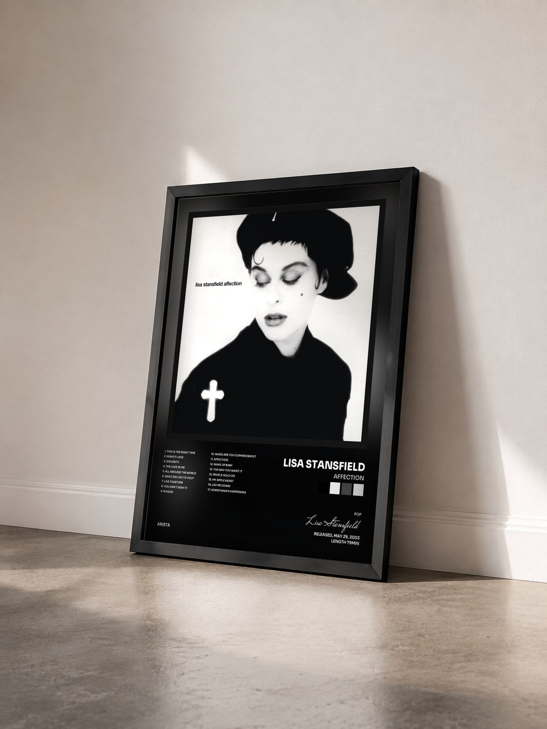 #noir Tableau de l'album Affection de Lisa Stansfield vu de trois quarts, cadre noir