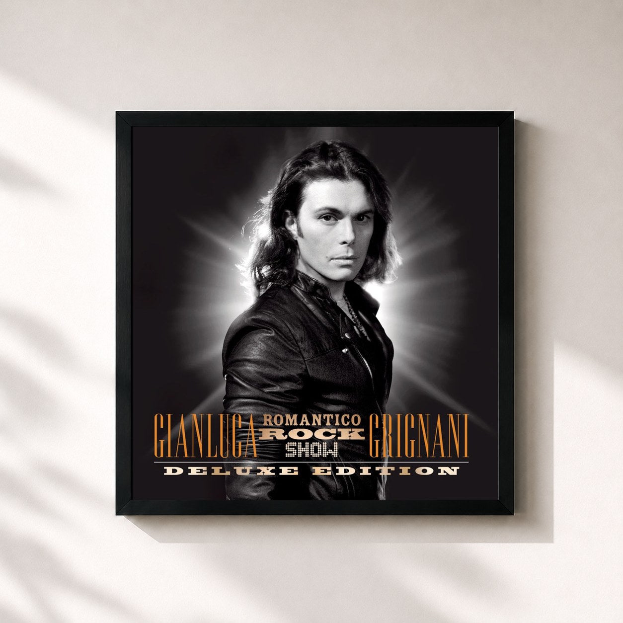 #noir Tableau carré de l'album Romantico Rock Show de Gianluca Grignani, cadre noir 32x32 cm