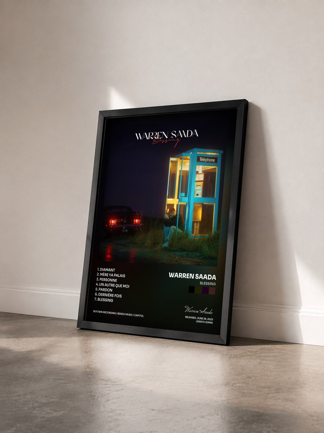 #noir Tableau de l'album Blessing de Warren Saada vu de trois quarts, cadre noir