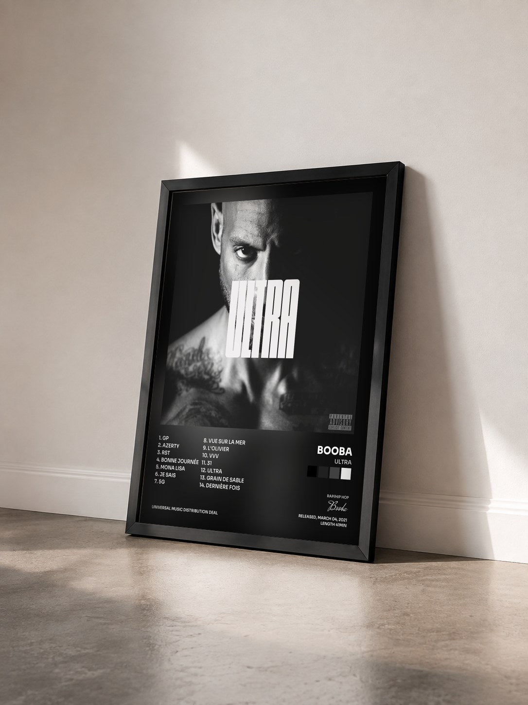 #noir Tableau de l'album ULTRA de Booba vu de trois quarts, cadre noir