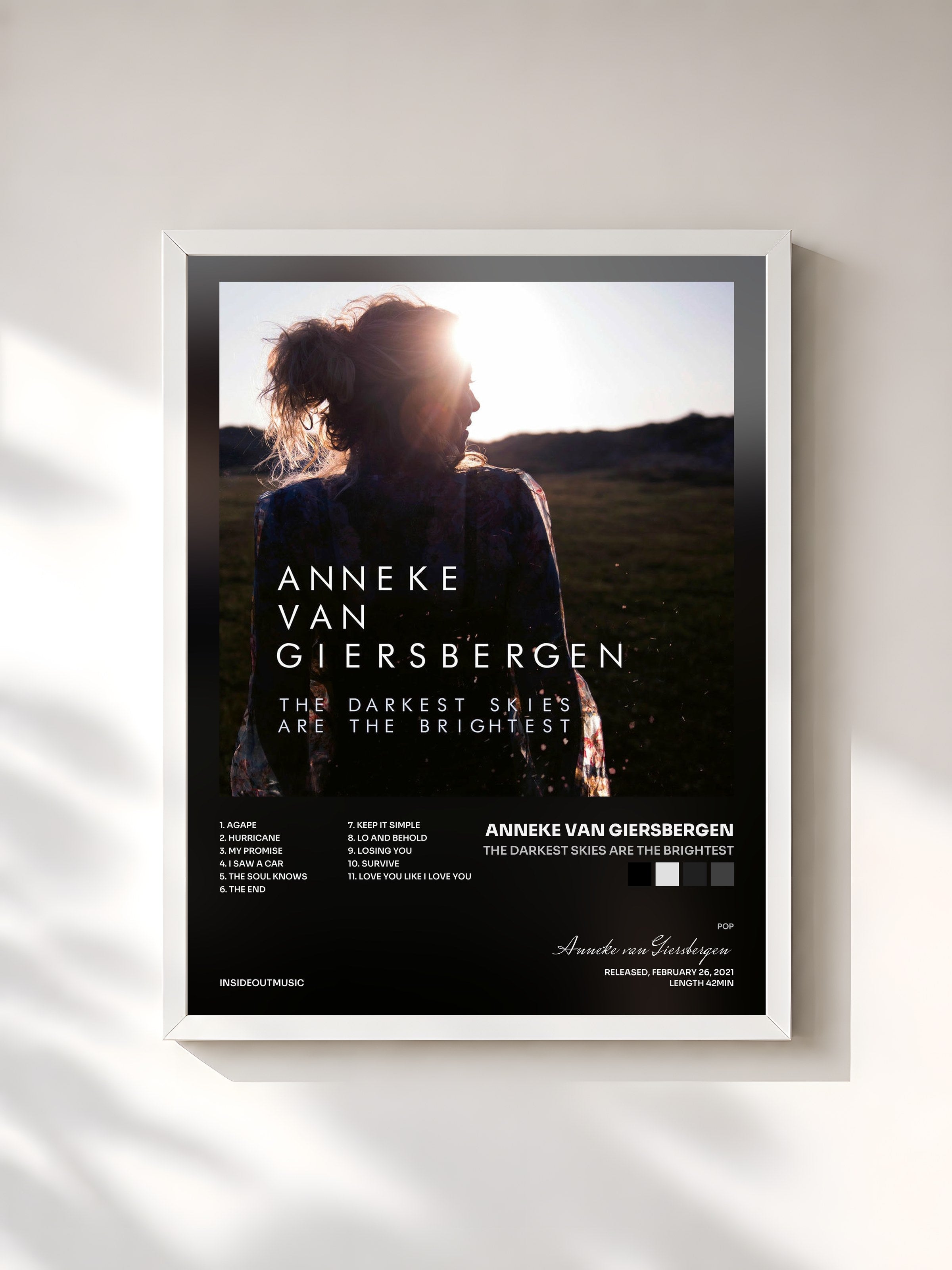 #blanc Tableau de l'album The Darkest Skies Are The Brightest de Anneke van Giersbergen, cadre blanc, imprimé et encadré en France