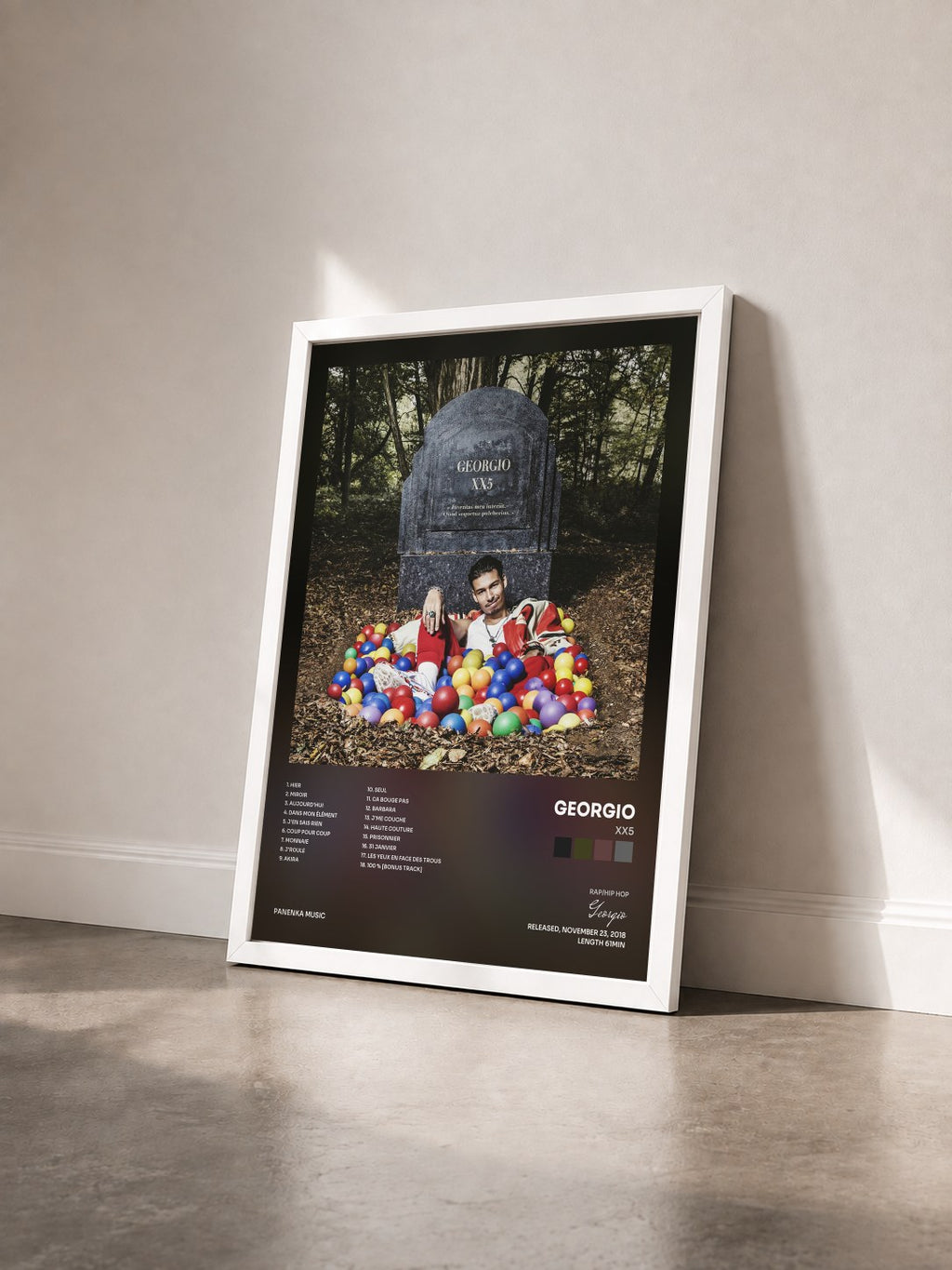 #blanc Tableau de l'album XX5 de Georgio vu de trois quarts, cadre blanc