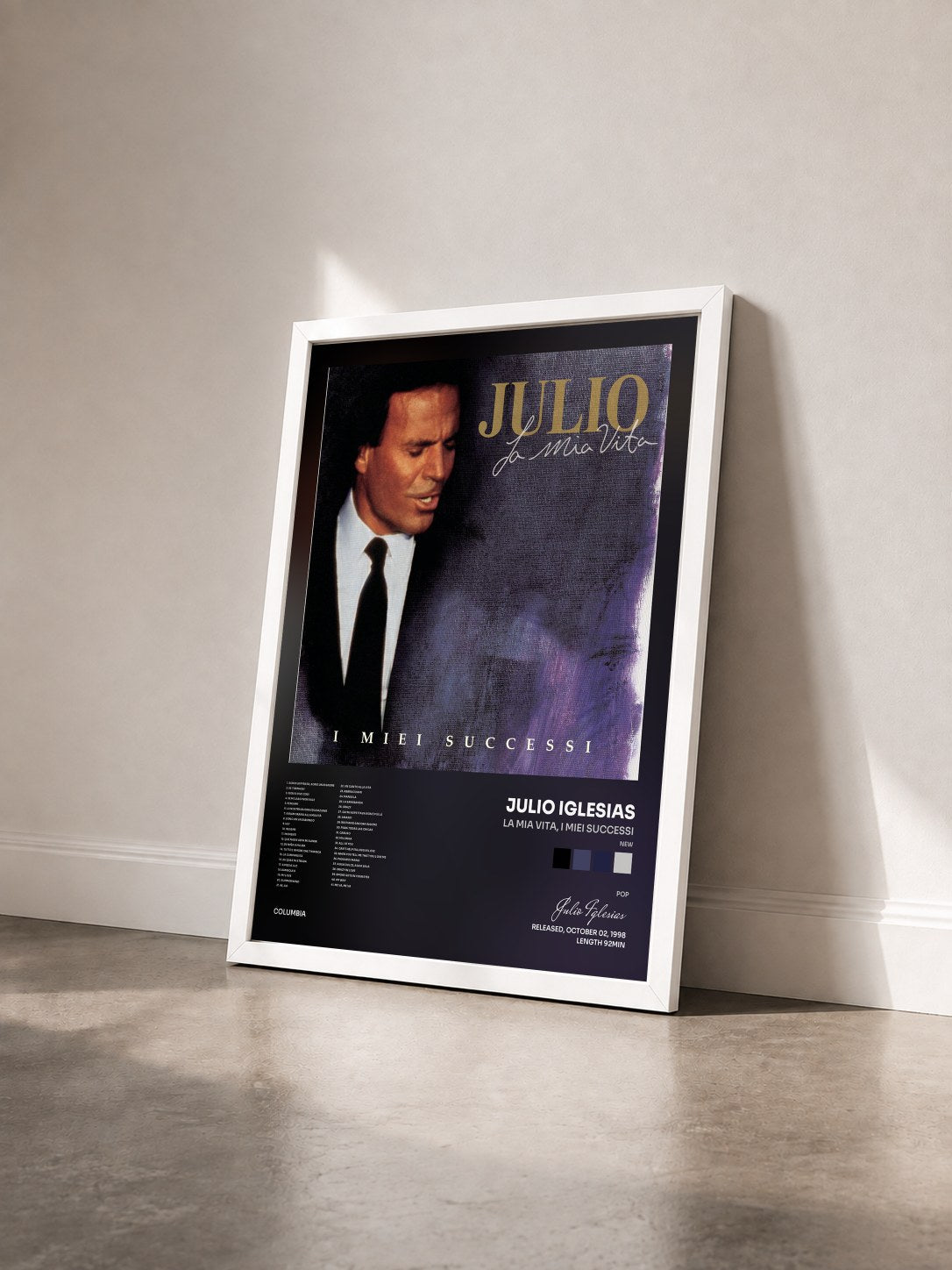 #blanc Tableau de l'album La Mia Vita, I Miei Successi (New) de Julio Iglesias vu de trois quarts, cadre blanc