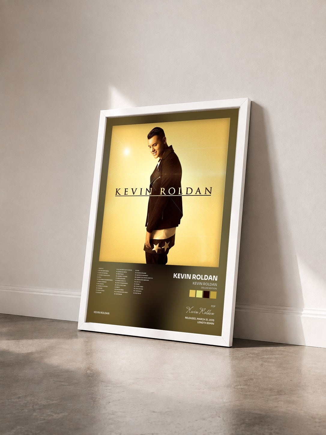 #blanc Tableau de l'album Kevin Roldan (Deluxe Edition) de Kevin Roldan vu de trois quarts, cadre blanc