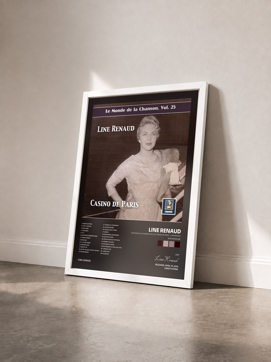 #blanc Tableau de l'album Le Monde de la Chanson, Vol. 25: "Casino de Paris" – Line Renaud (2019 Remaster) de Line Renaud vu de trois quarts, cadre blanc