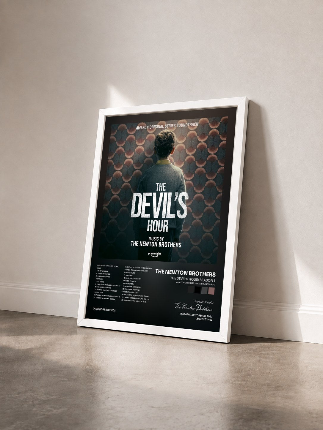 #blanc Tableau de l'album The Devil's Hour: Season 1 (Amazon Original Series Soundtrack) de The Newton Brothers vu de trois quarts, cadre blanc