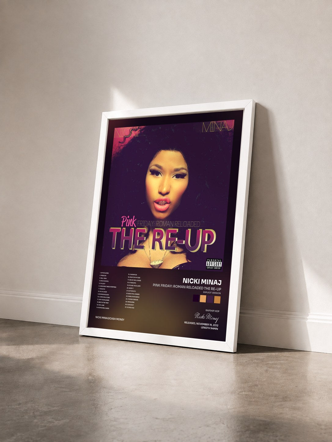 #blanc Tableau de l'album Pink Friday: Roman Reloaded The Re-Up (Explicit Version) de Nicki Minaj vu de trois quarts, cadre blanc