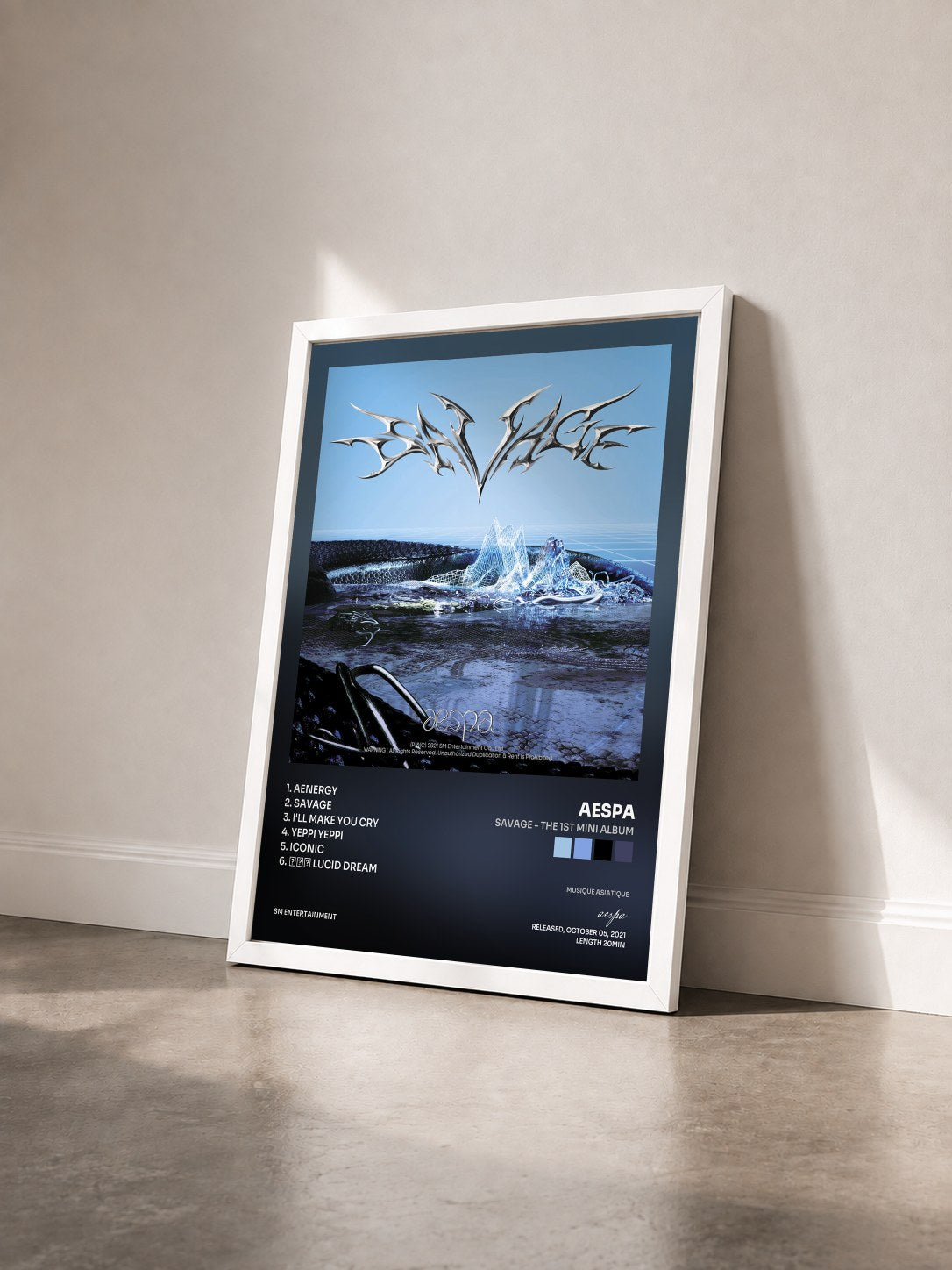 #blanc Tableau de l'album Savage - The 1st Mini Album de aespa vu de trois quarts, cadre blanc