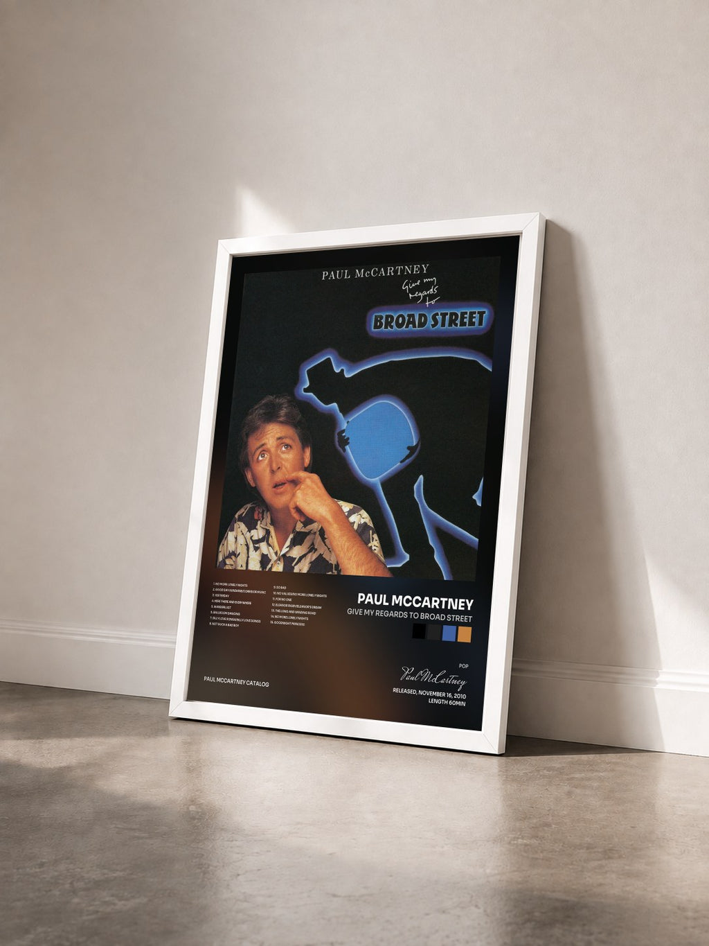 #blanc Give My Regards To Broad Street von Paul McCartney als gerahmter Kunstdruck von schräg gesehen, weißer Rahmen