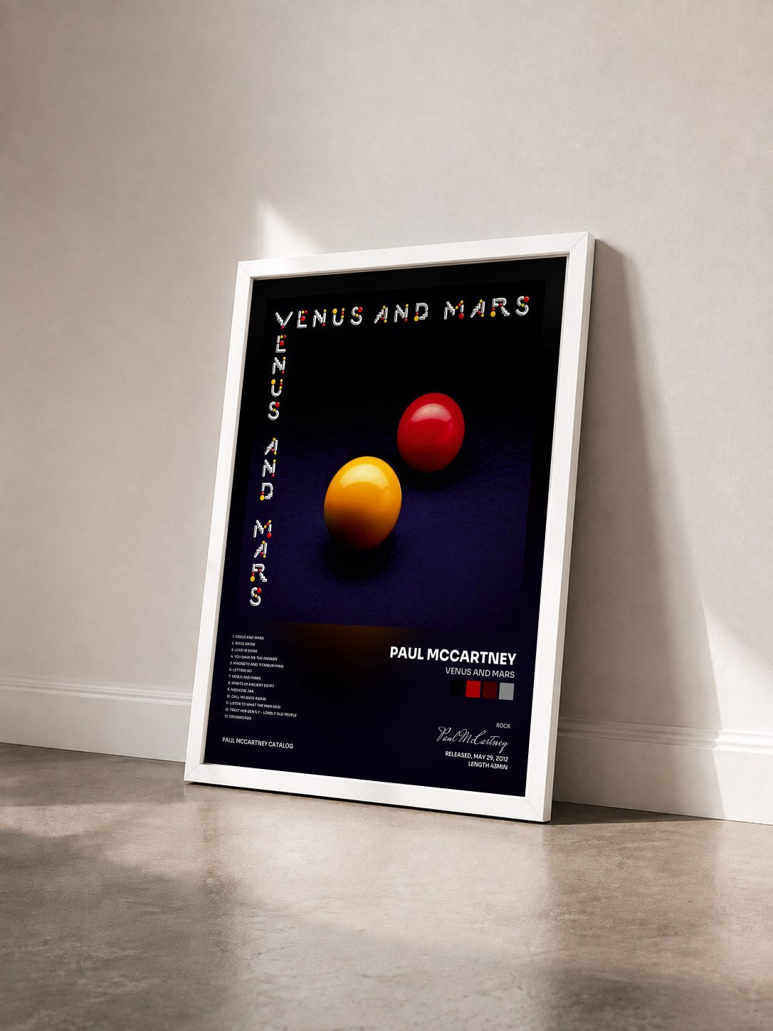 #blanc Tableau de l'album Venus And Mars de Paul McCartney vu de trois quarts, cadre blanc