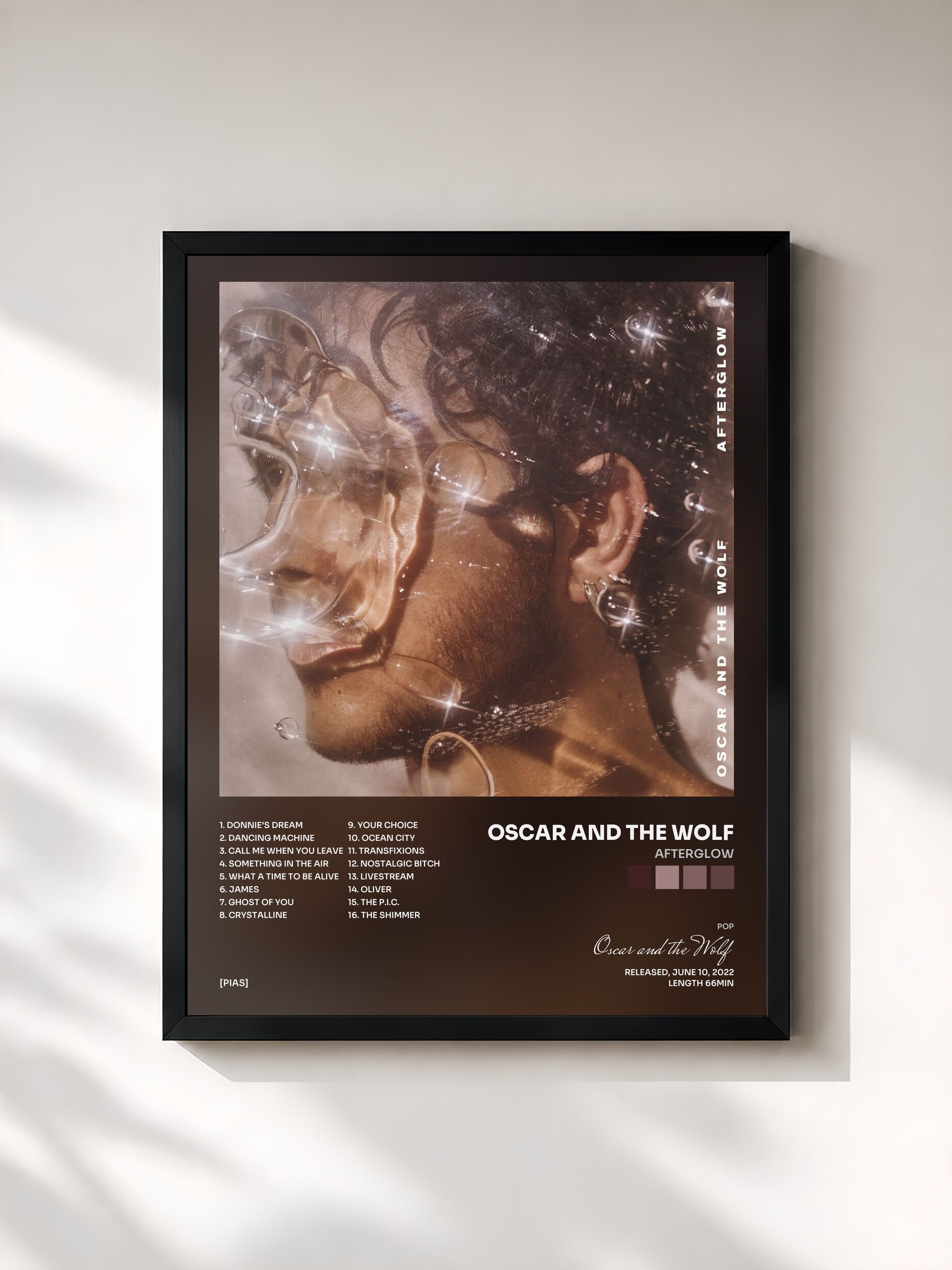 #noir Tableau de l'album Afterglow de Oscar and the Wolf, cadre noir, imprimé et encadré en France