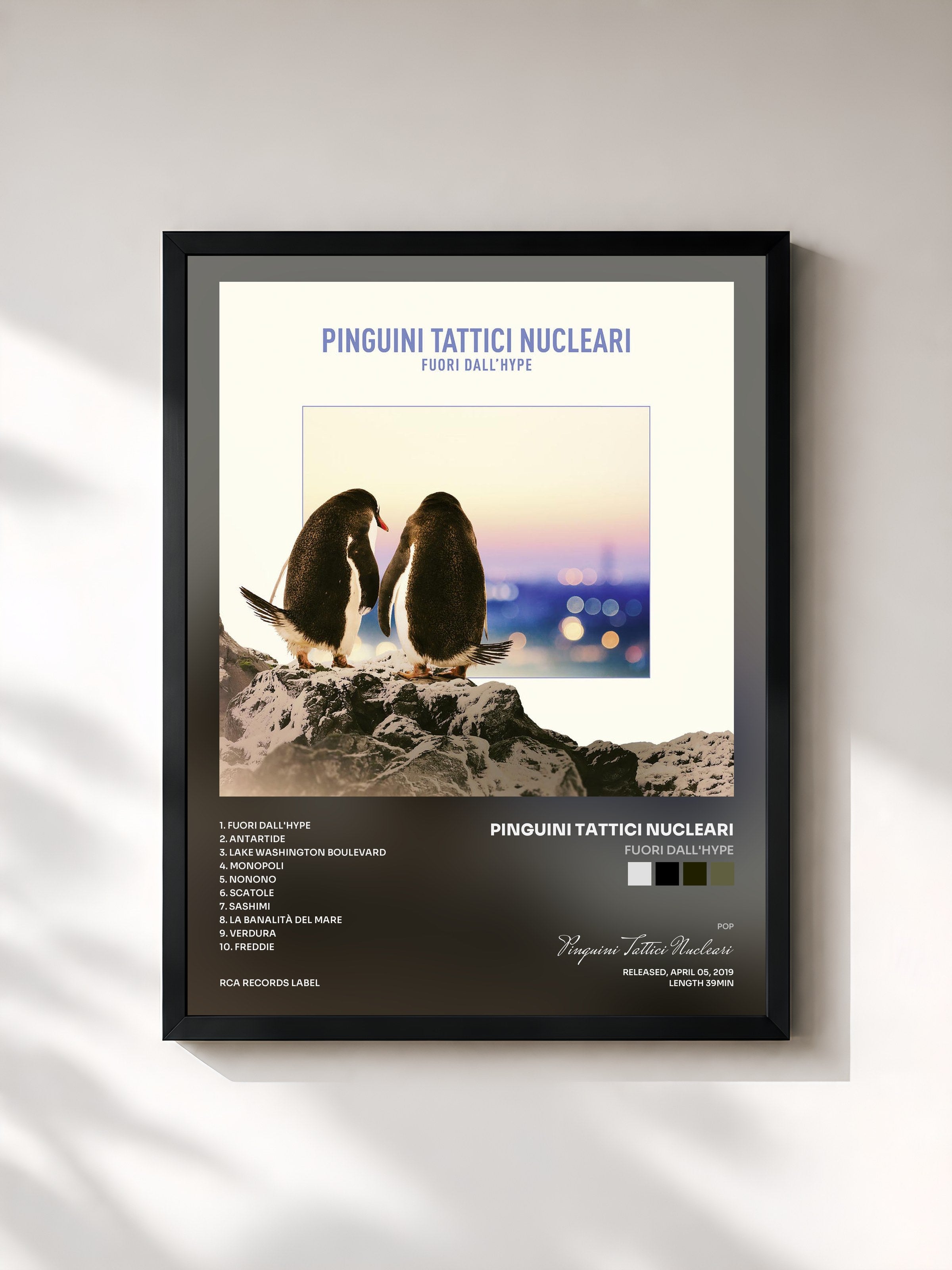 #noir Tableau de l'album Fuori dall'Hype de Pinguini Tattici Nucleari, cadre noir, imprimé et encadré en France
