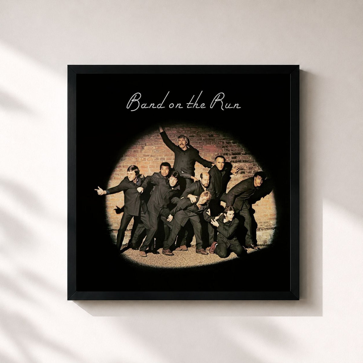 #noir Band On The Run von Paul McCartney als quadratischer Kunstdruck, schwarzer Rahmen 32x32 cm