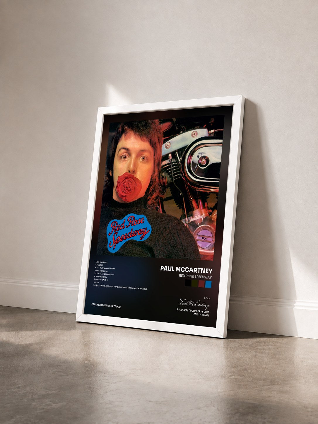 #blanc Tableau de l'album Red Rose Speedway de Paul McCartney vu de trois quarts, cadre blanc