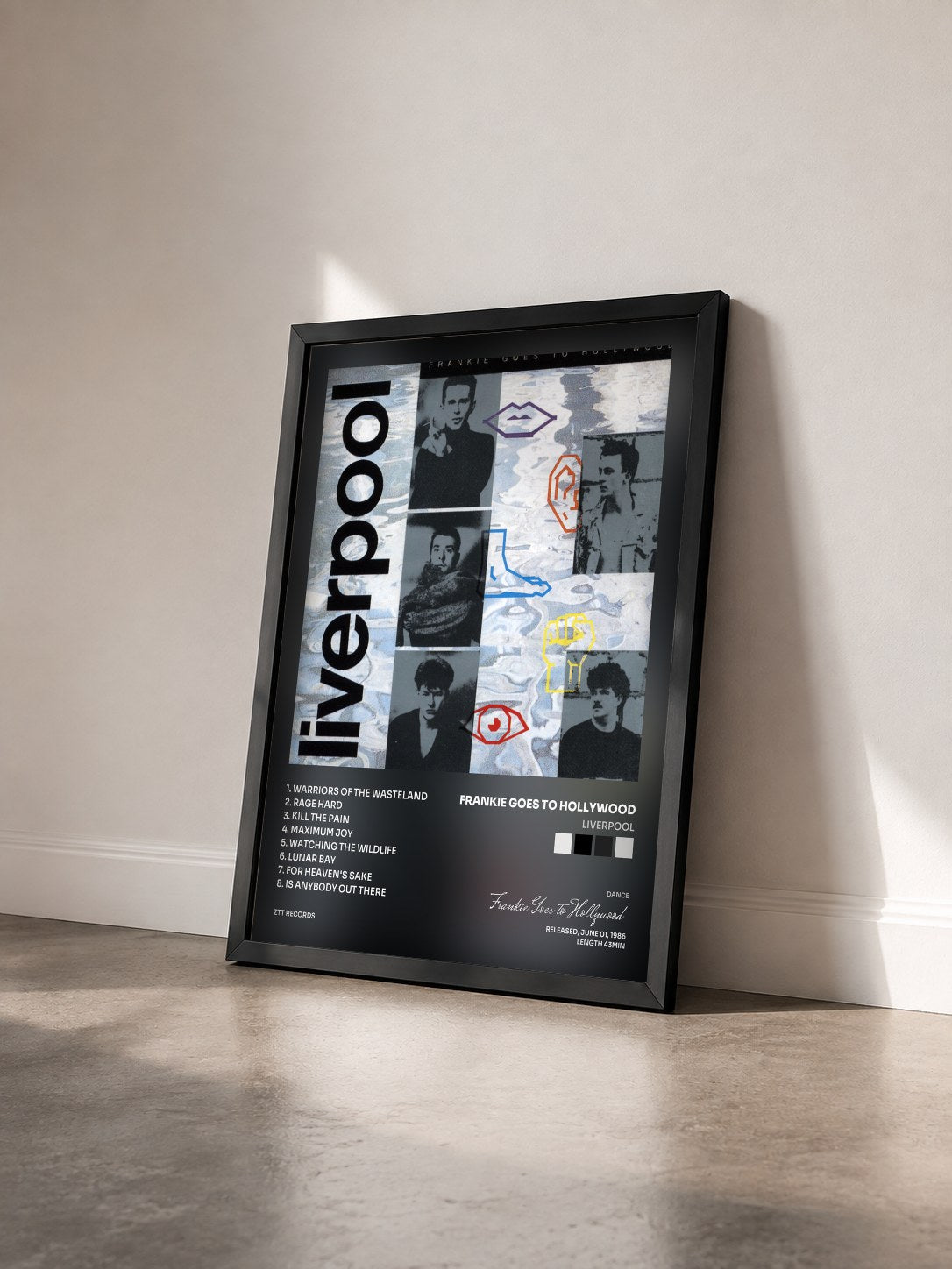 #noir Tableau de l'album Liverpool de Frankie Goes to Hollywood vu de trois quarts, cadre noir