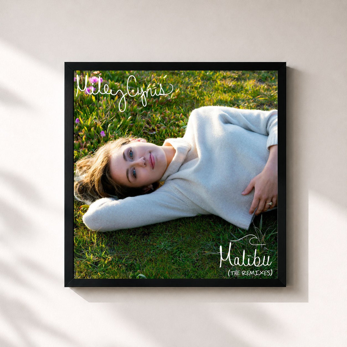 #noir Tableau carré de l'album Malibu (The Remixes) de Miley Cyrus, cadre noir 32x32 cm