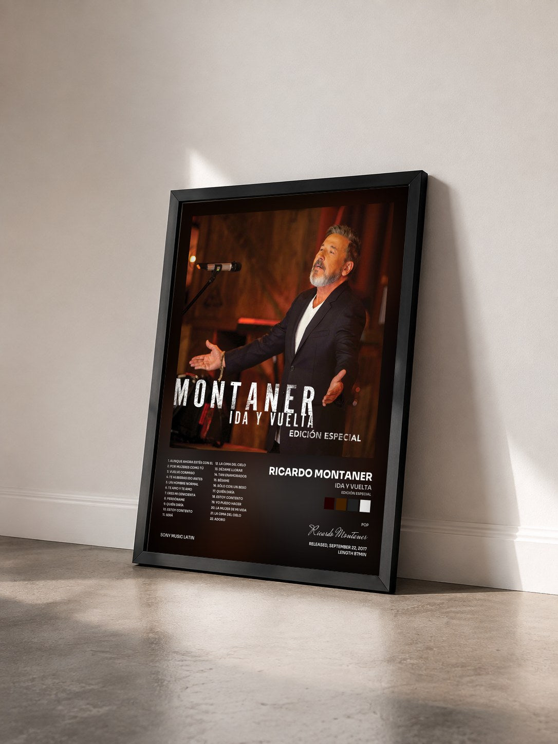 #noir Tableau de l'album Ida y Vuelta (Edición Especial) de Ricardo Montaner vu de trois quarts, cadre noir