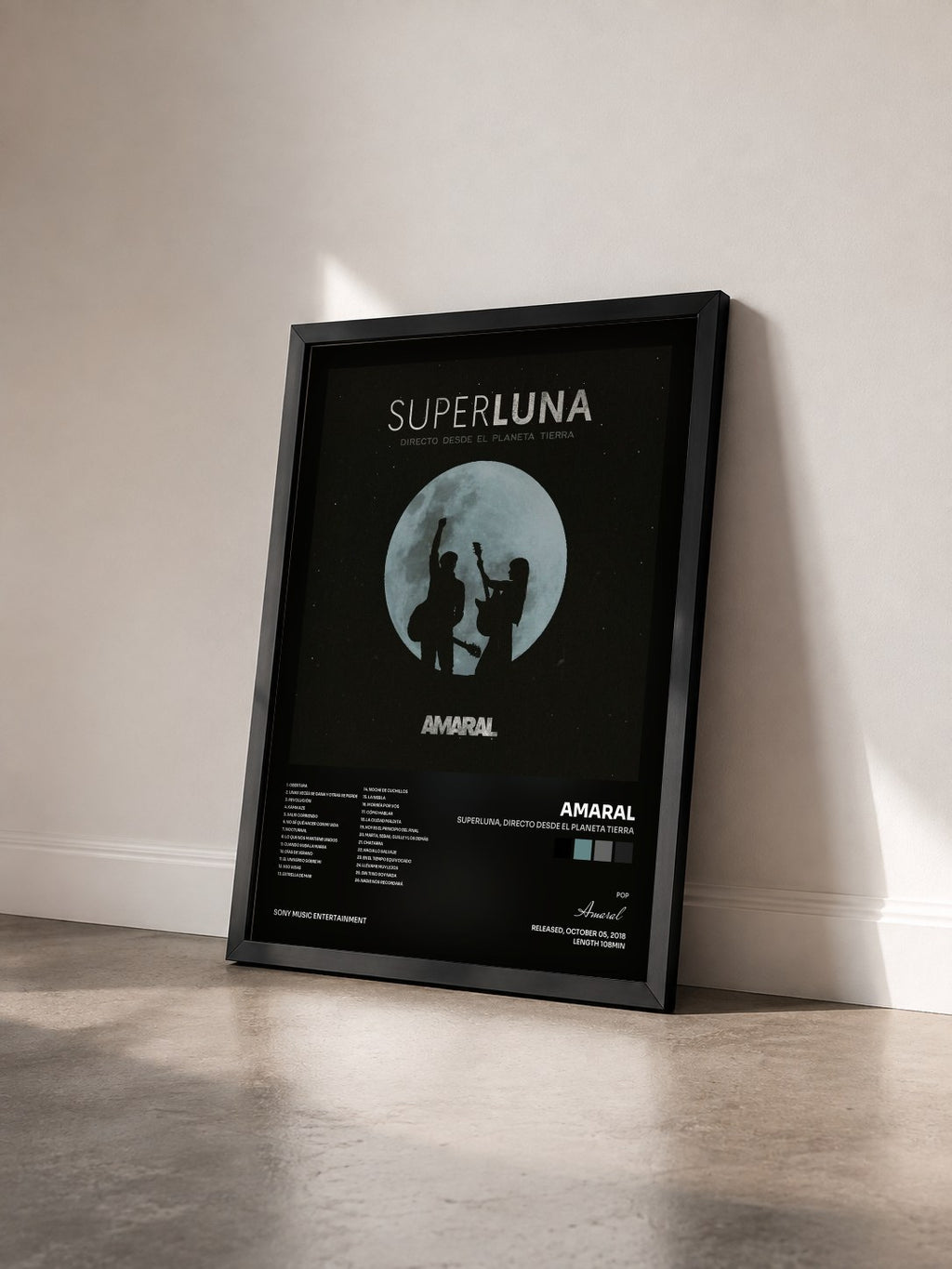 #noir Tableau de l'album SUPERLUNA, DIRECTO DESDE EL PLANETA TIERRA de Amaral vu de trois quarts, cadre noir