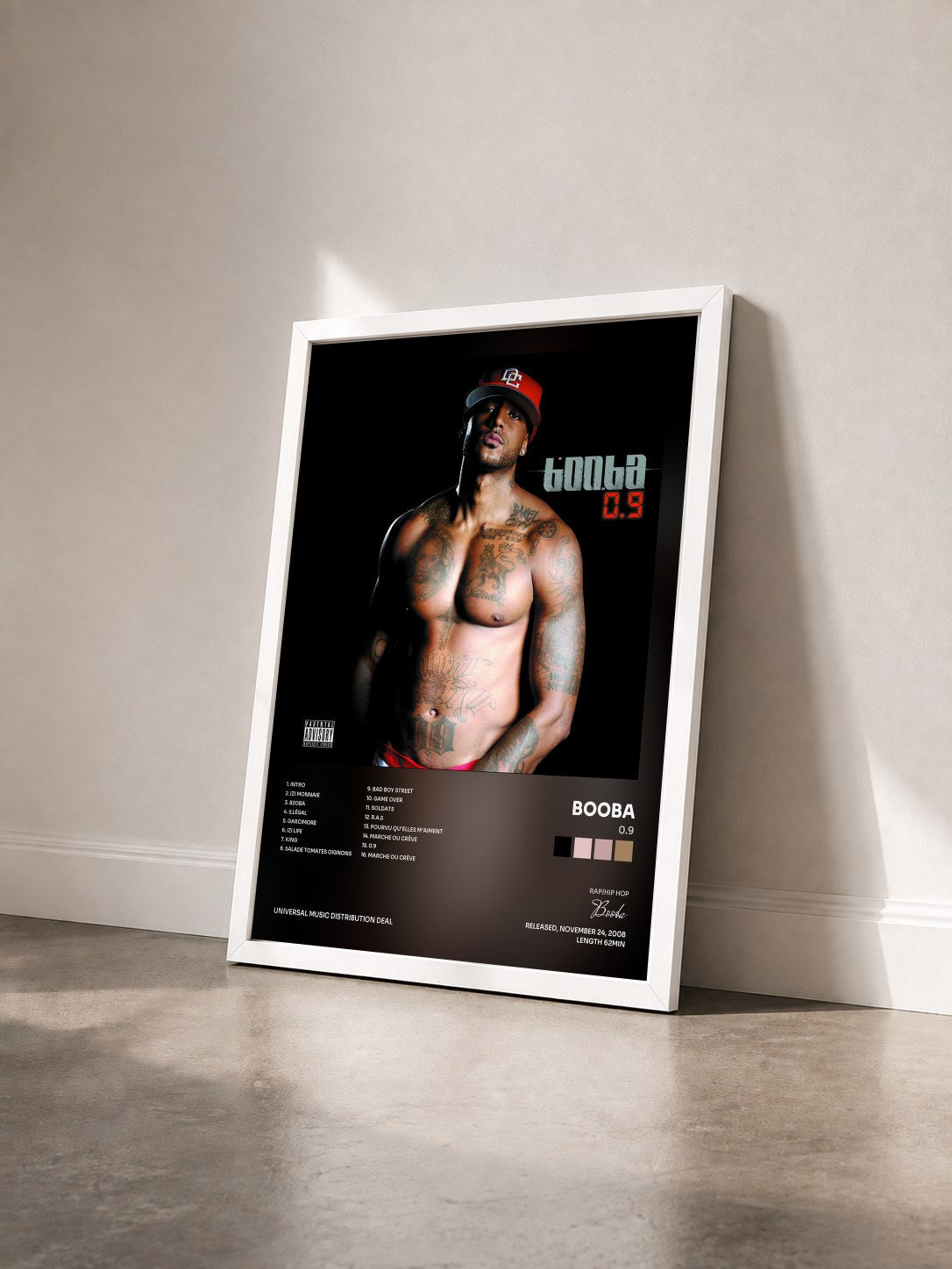 #blanc Tableau de l'album 0.9 de Booba vu de trois quarts, cadre blanc