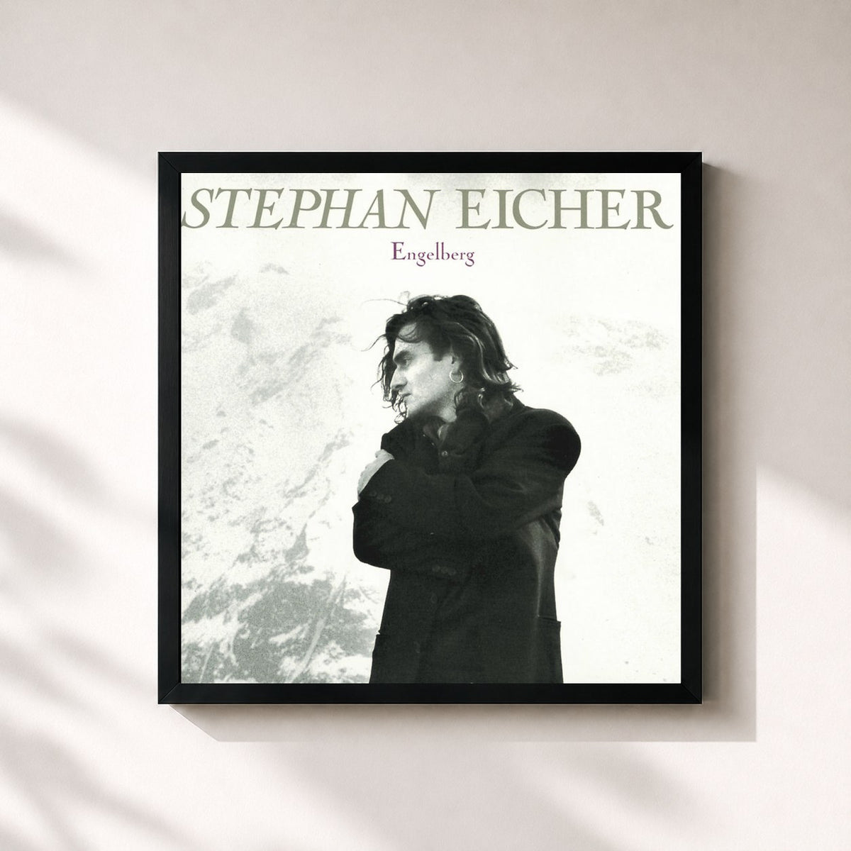 #noir Engelberg de Stephan Eicher en lámina cuadrada enmarcada, marco negro de 32x32 cm