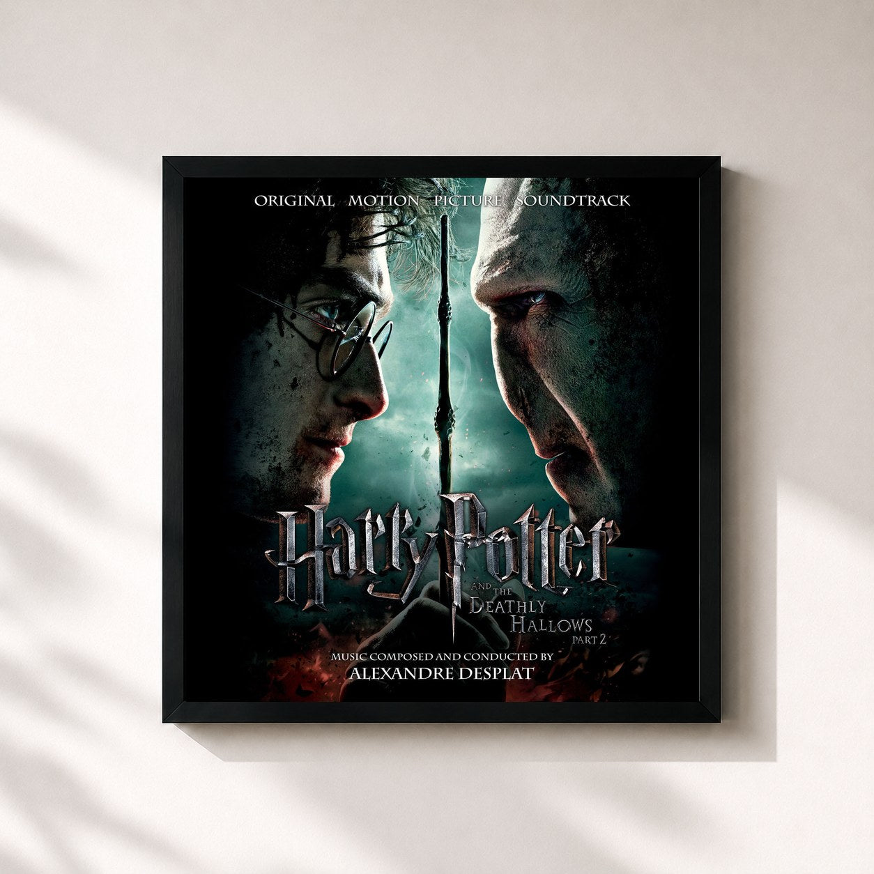 #noir Tableau carré de l'album Harry Potter and the Deathly Hallows, Pt. 2 (Original Motion Picture Soundtrack) de Alexandre Desplat, cadre noir 32x32 cm
