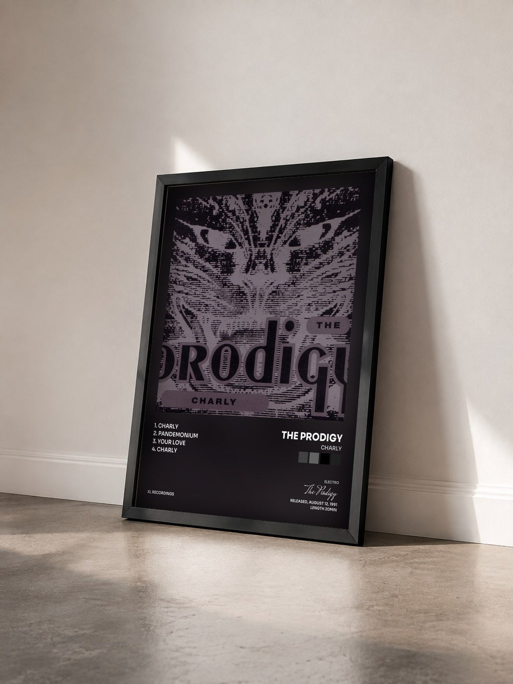 #noir Charly von The Prodigy als gerahmter Kunstdruck von schräg gesehen, schwarzer Rahmen